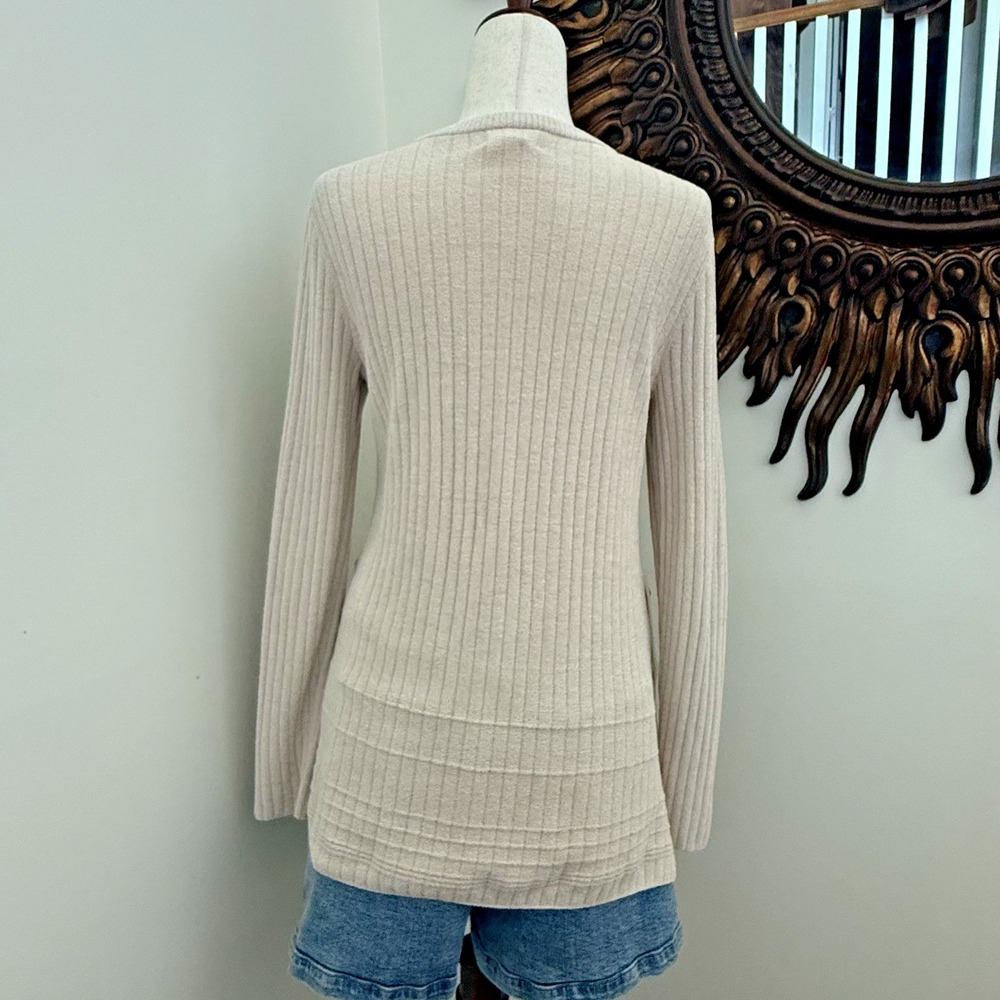 Barefoot Dreams Ribbed Pullover Sweater S Soft Taupe Side Button Tunic Cozy F/W - Picture 3 of 7